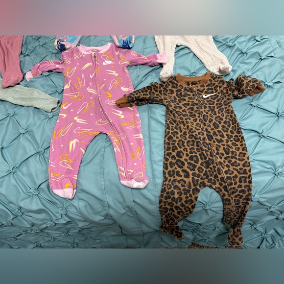 6 Month—6 Piece Nike Onesie Bundle - Picture 4 of 6
